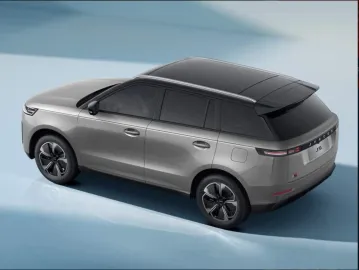 Car image 4