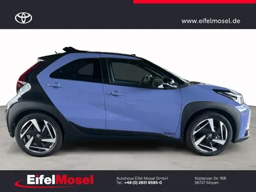Car image 3