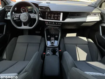 Car image 34
