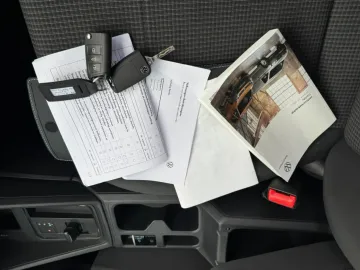 Car image 29