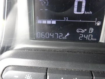 Car image 25