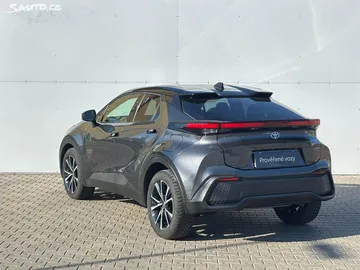 Car image 5