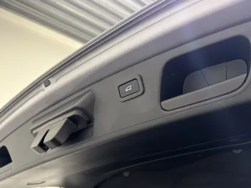 Car image 37