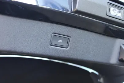 Car image 36