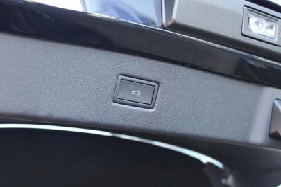 Car image 36