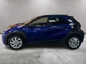 Car image 4