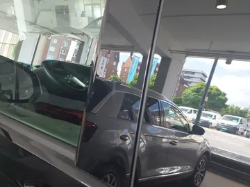 Car image 32
