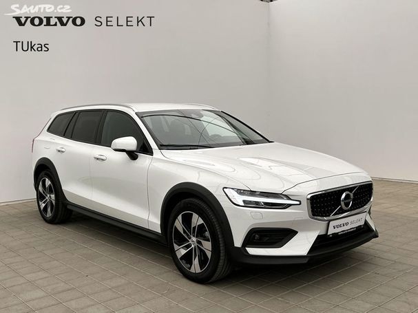 Volvo V60 Cross Country B4 Pro AWD 145 kW image number 7