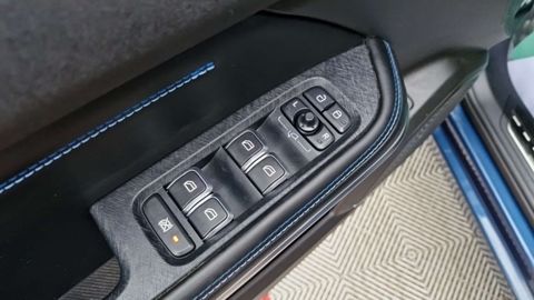 Car image 33