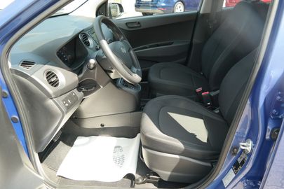 Car image 13