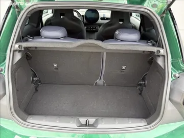 Car image 29