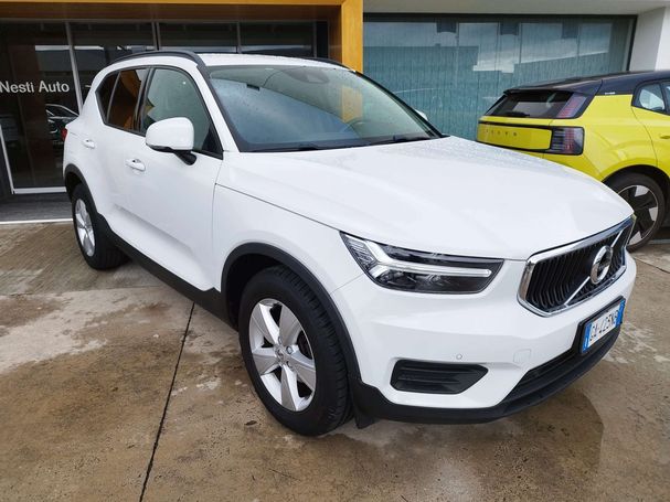 Volvo XC40 1.5 T2 Momentum 95 kW image number 2