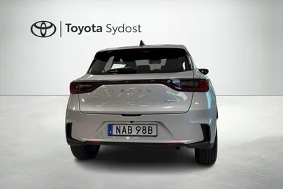 Car image 4