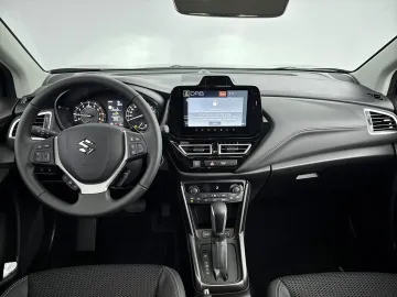 Car image 4