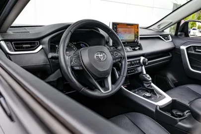 Car image 31
