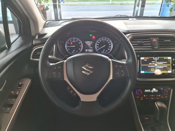 Car image 11