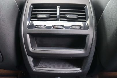 Car image 32