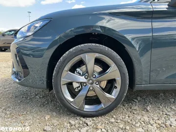 Car image 32