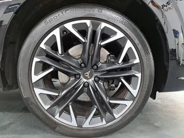 Car image 27