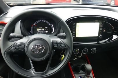 Car image 15