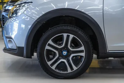 Car image 40
