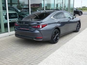 Car image 28