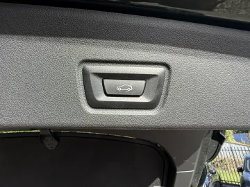 Car image 32