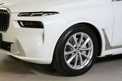 Car image 29