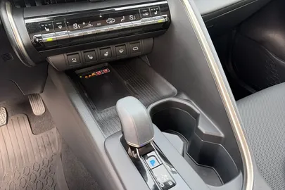 Car image 21