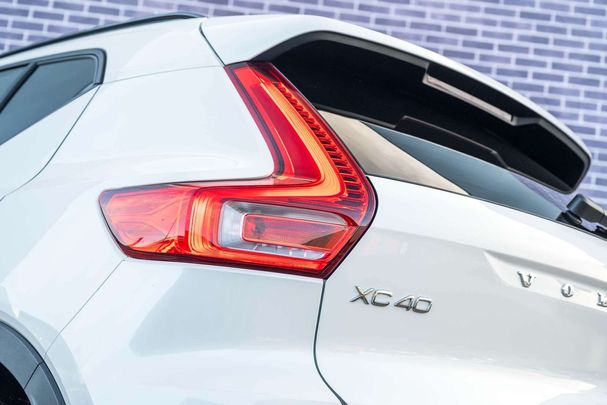 Volvo XC40 Recharge T4 Plus Dark 155 kW image number 17