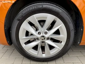Car image 35