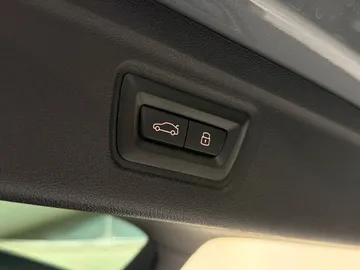 Car image 38