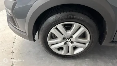 Car image 20