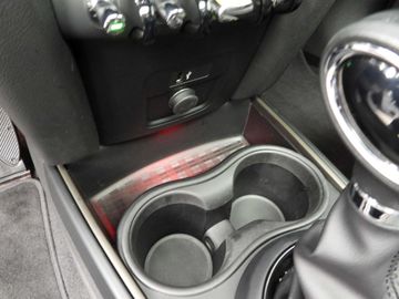 Car image 29