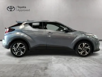 Car image 4