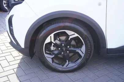 Car image 30