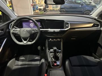 Car image 10