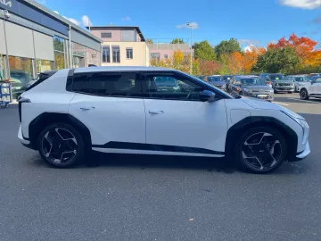 Car image 30