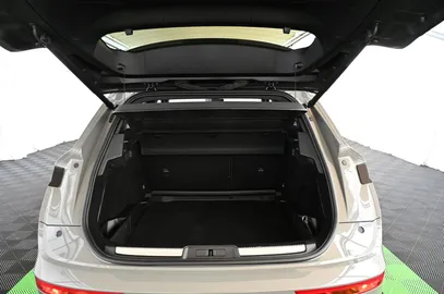Car image 39