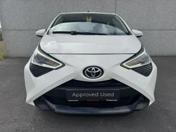 Car image 3