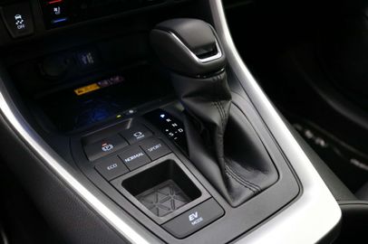 Car image 26