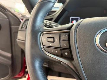 Car image 27