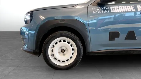 Car image 9