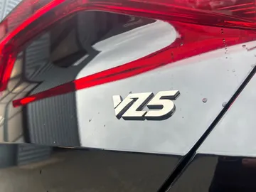 Car image 26