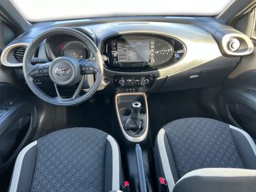 Car image 11