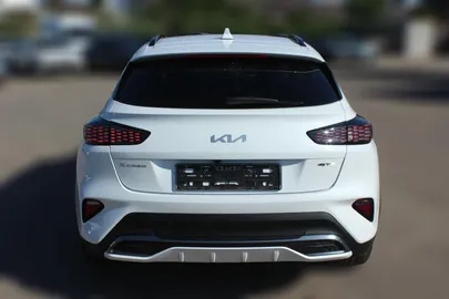 Car image 25