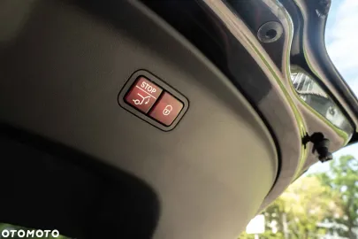 Car image 40