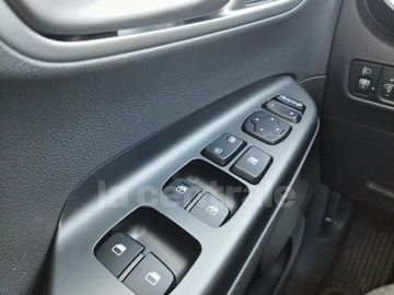 Car image 32