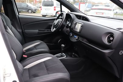 Car image 10