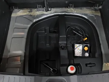 Car image 27